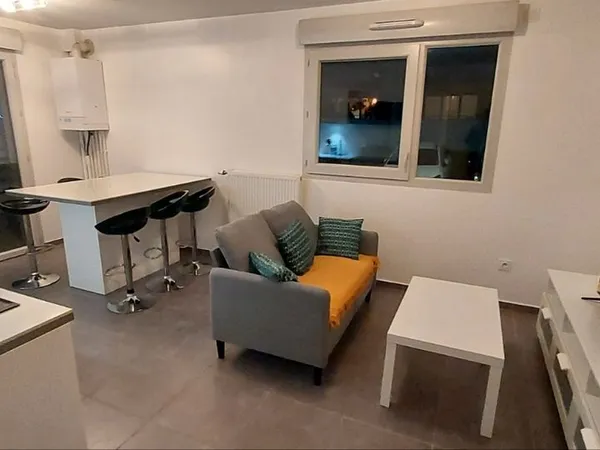 T2 meublé récent - 44 m² - Terrasse Ouest & parking 