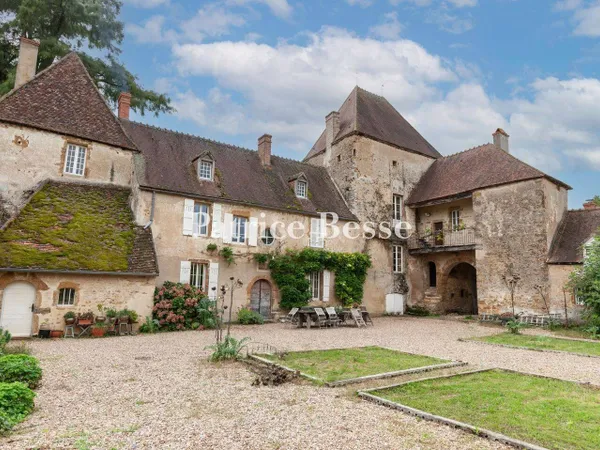 Château 9 pièces 285 m² 