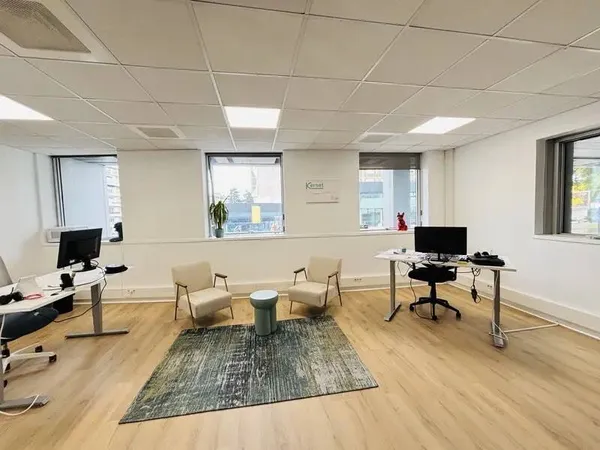 Bureau 106 m² 