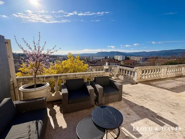 Maison 7 pièces 220 m² 