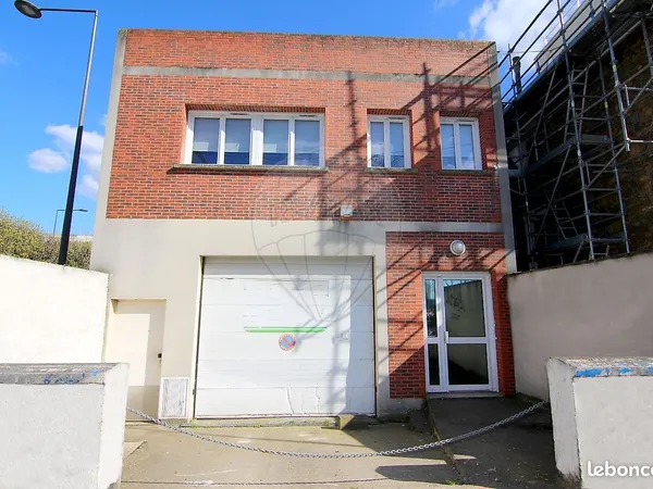 Local bureaux 322 m² 
