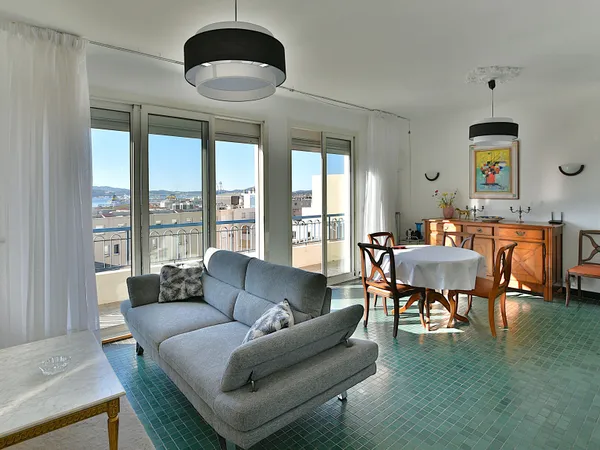 VASTE 4 PIÈCES DERNIER ETAGE AVEC VUE 
