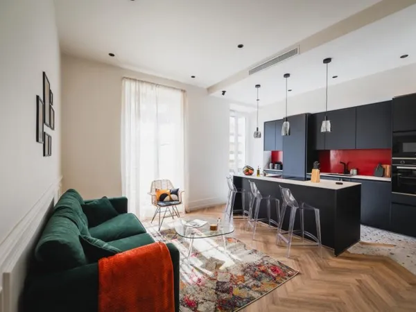 Appartement 4 pièces – 98 m² (HC) – Balcon – Aperçu mer – Vendu entièrement meublé
