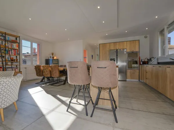 Centre CASTANET - Lumineux T4 rénové - 87m² - Garage - Terrasse - 