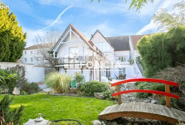 Maison 8 pièces 440 m² 