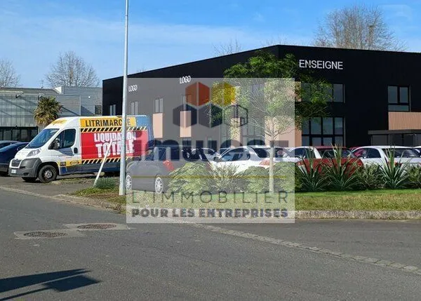 Local bureaux 299 m² 