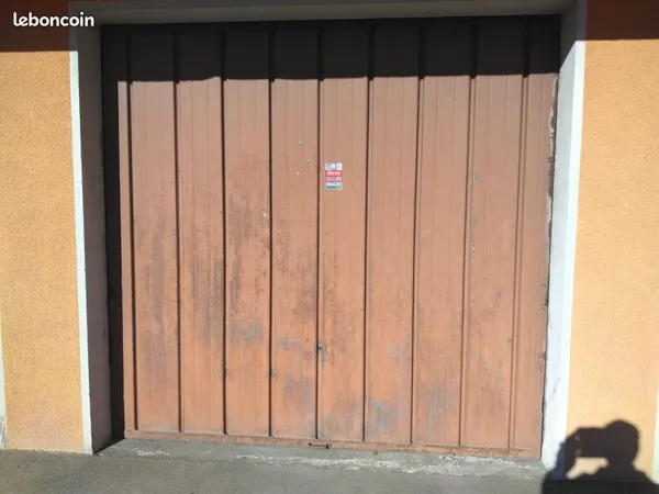 Garage hors-sol fermé, sécurisé, 15m2 