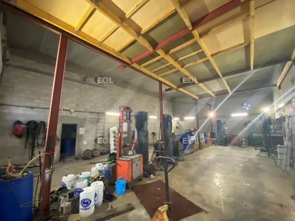 A VENDRE - Entrepôt avec bureaux de 560 m² à Santeny (94) 