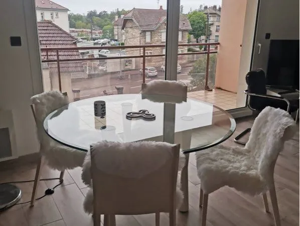 Loue T3 quartier St Claude 