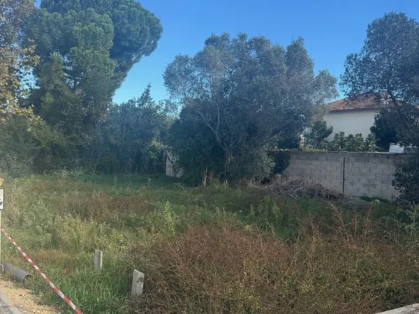 Terrain 300 m² 