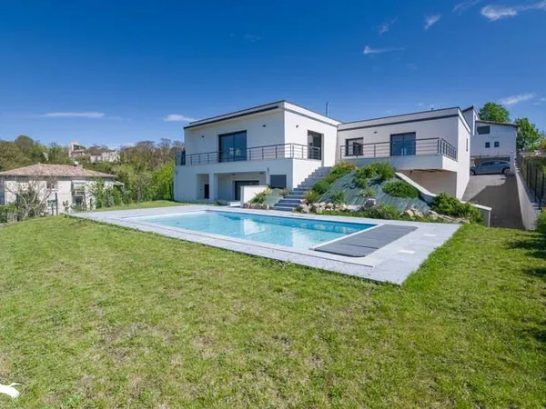 Maison 8 pièces 247 m² 