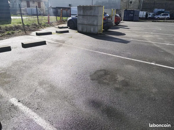 À LOUER - 7 grandes places de parking extérieures - Proximité immédiate rocade bordelaise 