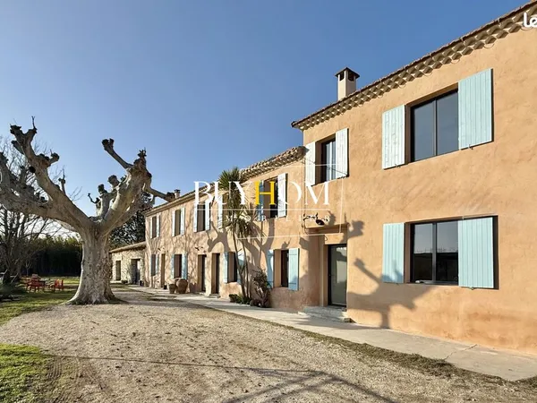 Mas 12 pièces 380 m² 