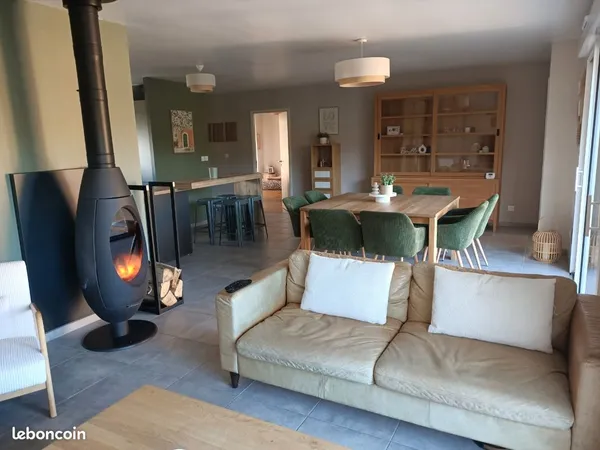 Maison individuelle récente en brique de plain pied 116m² 