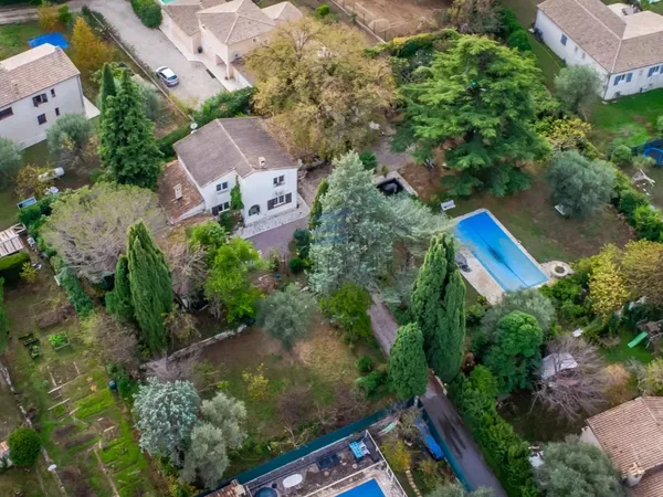 Maison individuelle 6P - Terrain plat - piscine 