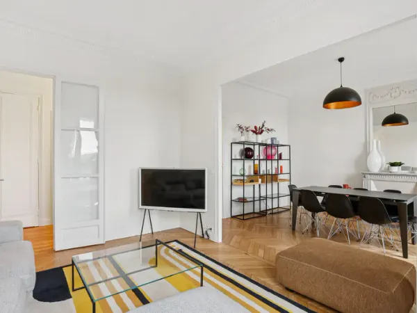 Appartement meublé avec balcons - Avenue de Suffren 