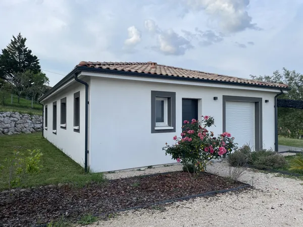 Exclusivité : Maison de plain-pied de 95m2 - T4 - avec jardi 