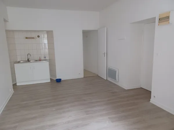 TYPE 2 AVEC PETITE TERRASSE PRIVATIVE AV GAMBETTA AURILLAC-C 