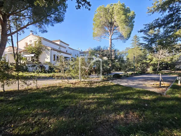 Maison 10 pièces 470 m² 