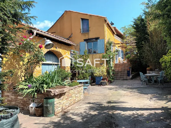 MAISON 135m² avec JARDIN, PISCINE, DEPENDANCES et TERRAIN EN BORD DE RIVIERE 
