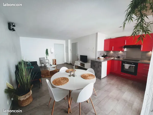 💎 T2 Spacieux Meublé avec Terrasse aux CHARTRONS | COUP DE ❤️ 