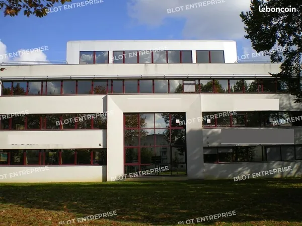 Bureaux 151 m² 