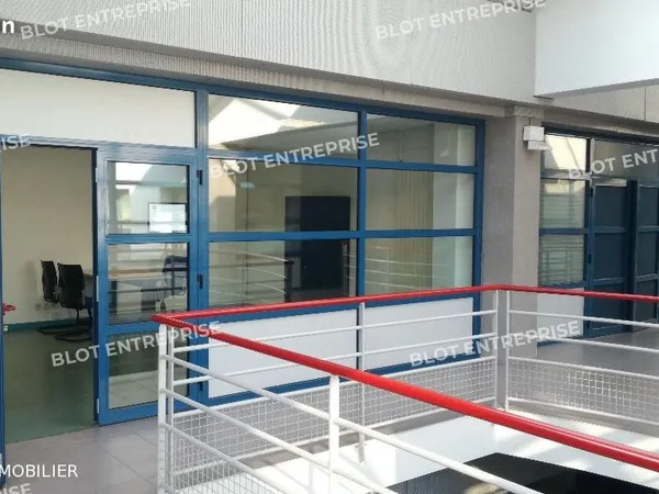 Bureaux 94 m² 