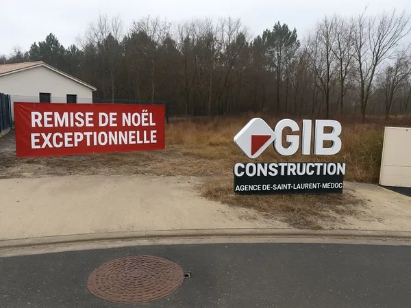 OFFRE DE NOEL Terrain de 552 m2 sur la commune de Brach, dans un secteur calme et résidentiel 