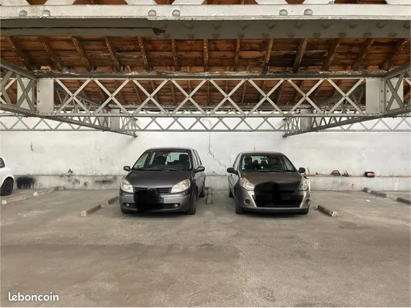 Stationnement dans un parking couvert et sécurisé - Gratte ciel 