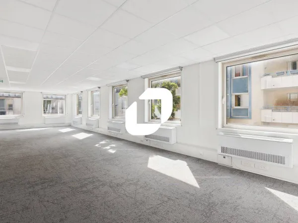 Bureaux 2 pièces 1345 m² 