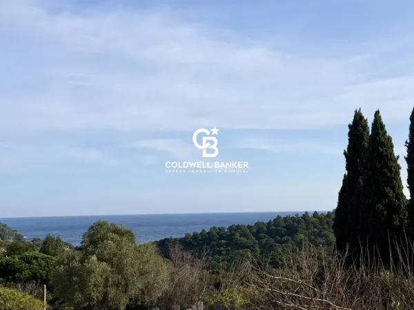 Ensemble résidentiel à rénover , Vue mer & fort potentiel 