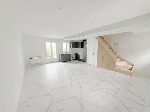 Duplex de 72.57m2 en location / 1000 EUR par mois à Amblainvil 