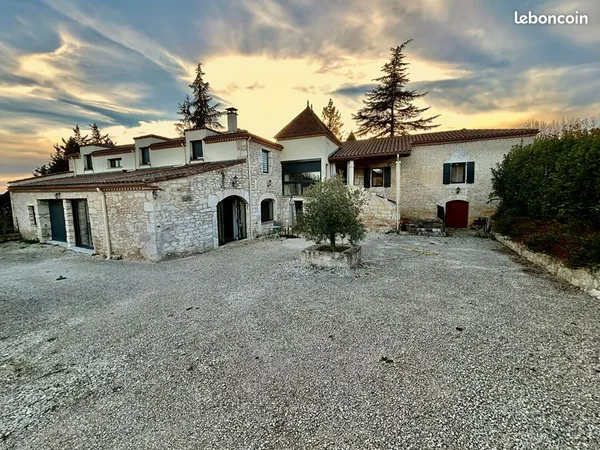 Maison 9 pièces 238 m² 