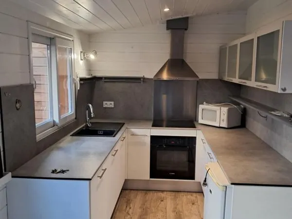 Maison avec deux appartements séparés. De particulier à particulier 