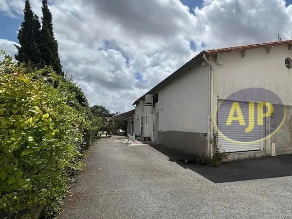 Lussant 1 pièce(s) 200 m2 