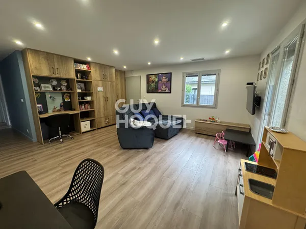 Charmante Maison à Vendre à Mercury - 4 Chambres et Grand Jardin ! 