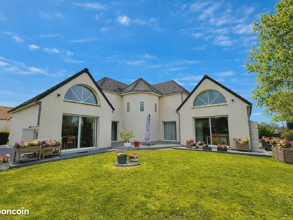 Maison 7 pièces 245 m² 