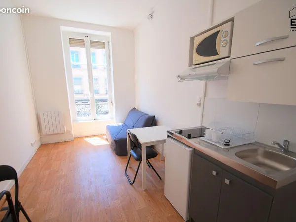 Studio 1 pièce 17 m² 