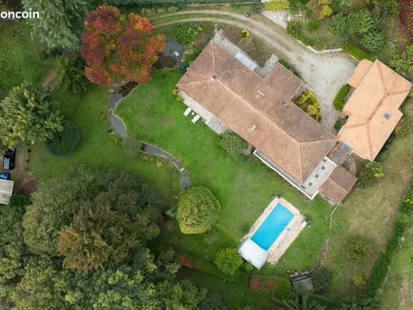 Maison 9 pièces 338 m² 