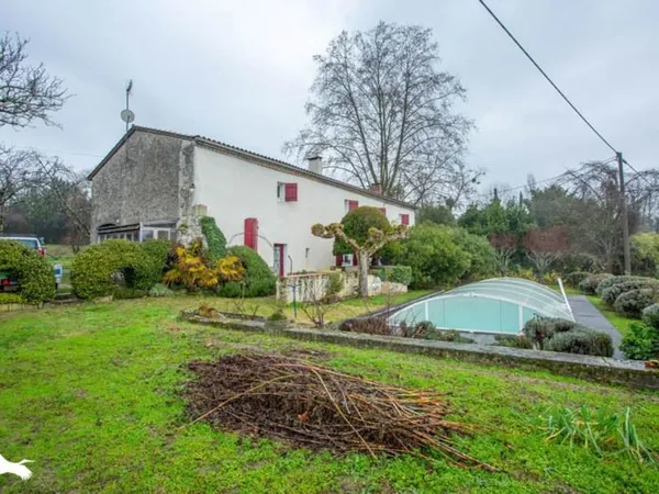 Maison en pierre de 8 pièces principales 