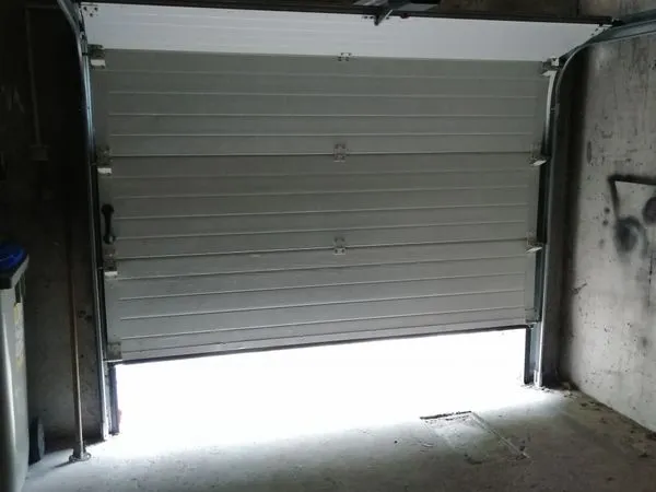 Parking interieur fermé à louer 