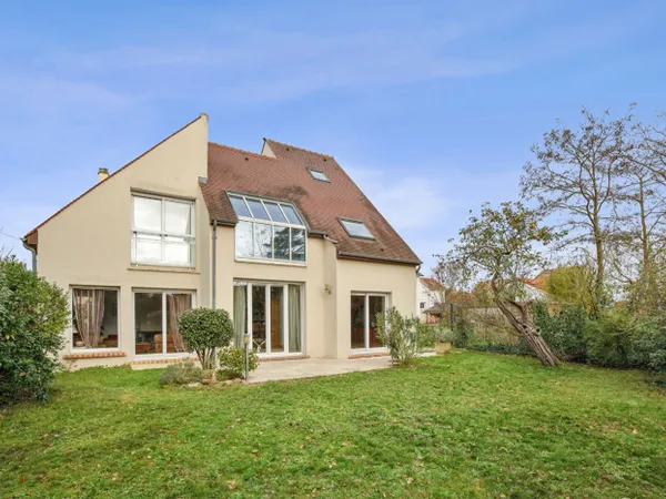 CHATOU en lisière du Vésinet, maison de 133 m² sur un terrain d 