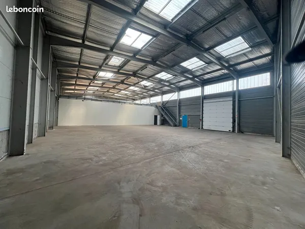 Local 1145 m² ROUSSILLON 