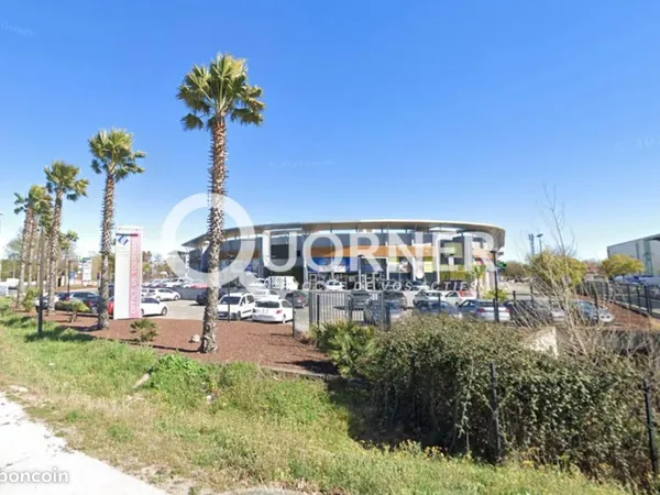 Local commercial 152 m² 