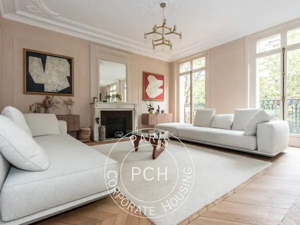 Appartement 7 pièces 205 m² 