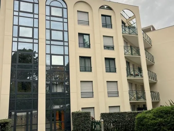 Studio 1 pièce 32 m² 