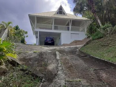 Les Abymes Morne Bernus Villa Atypique 6 pièces avec studiio 