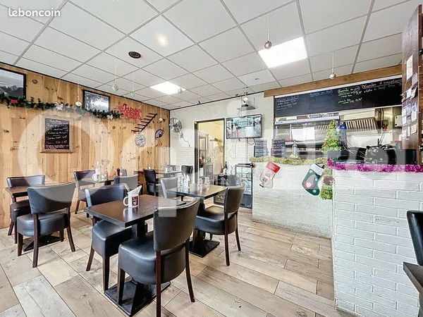 Local commercial 131 m² 