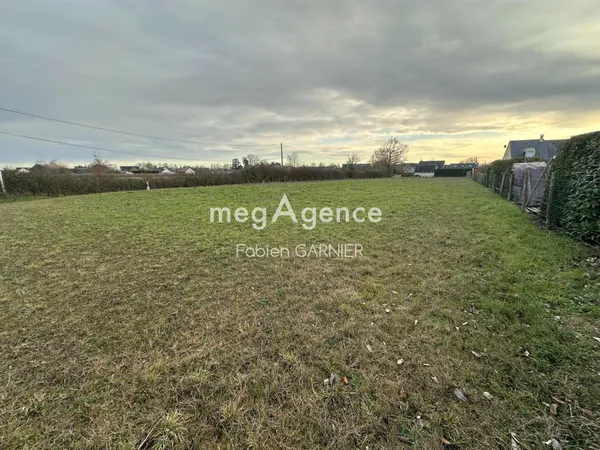Terrain constructible sur la commune de Faye d'Anjou de 2860 m² env. 