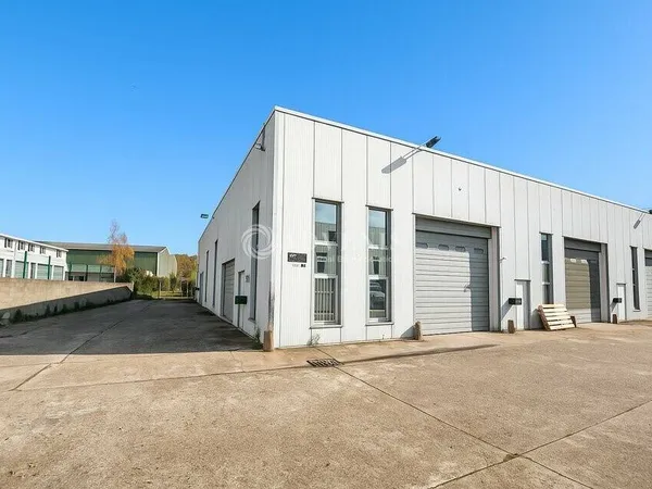 Local d'activité 434 m² 